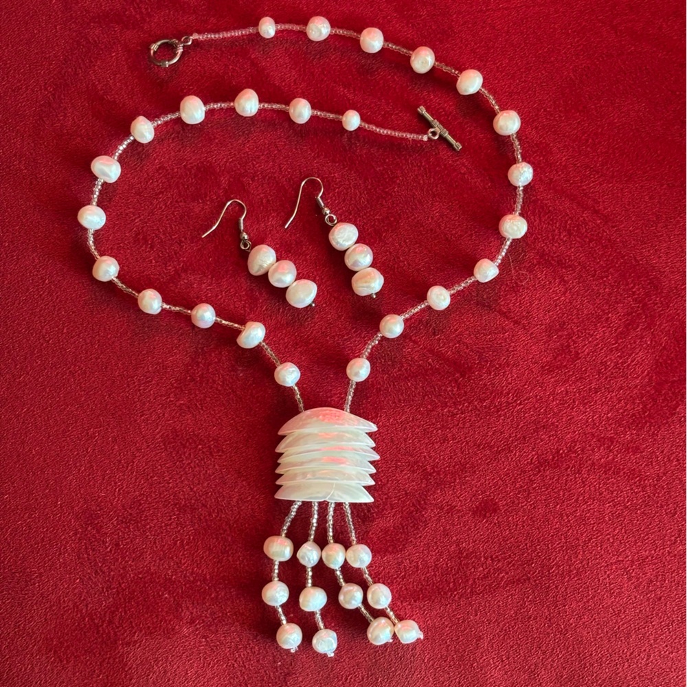 Faux pearl and shell necklace and earrings set